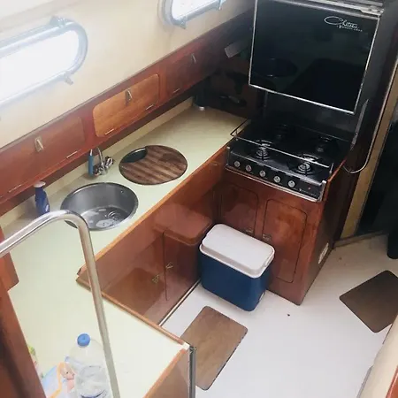 Botel Yacht Princess *