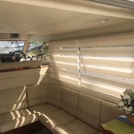 Botel Yacht Princess *