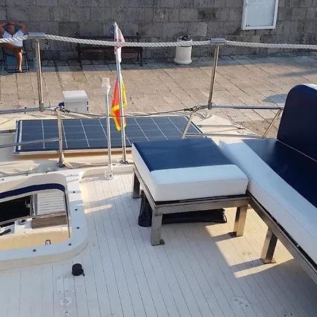 Yacht Princess Botel *