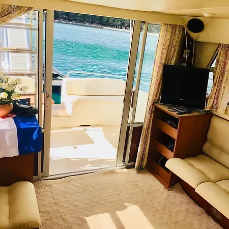 Botel Yacht Princess *