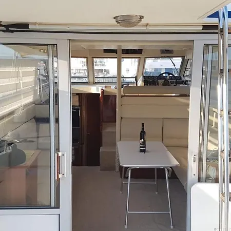 Botel Yacht Princess *