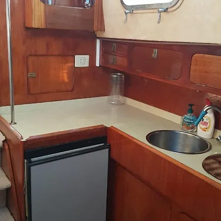 Botel Yacht Princess *